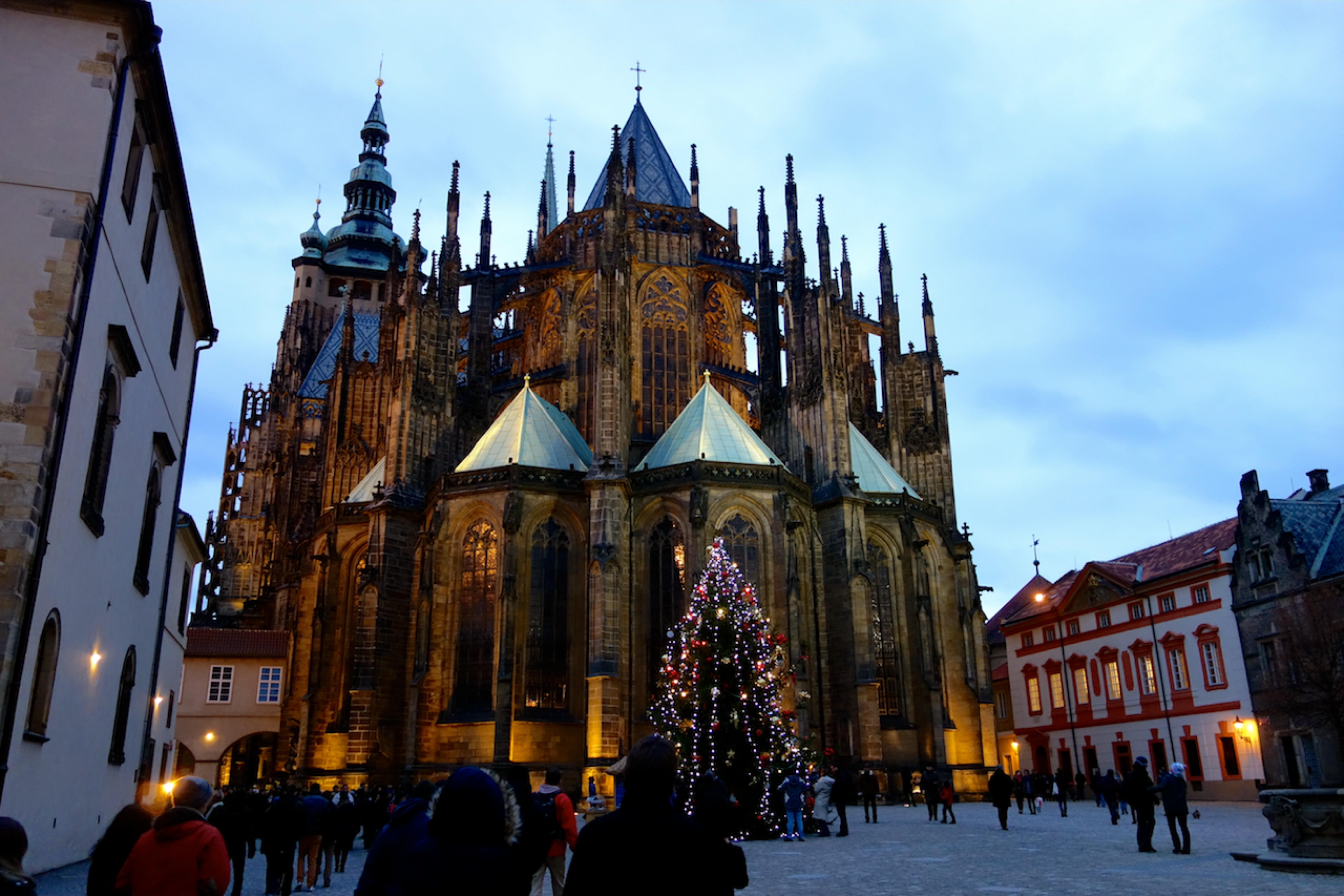 prague-castle-and-st-vitus-cathedral10.jpg